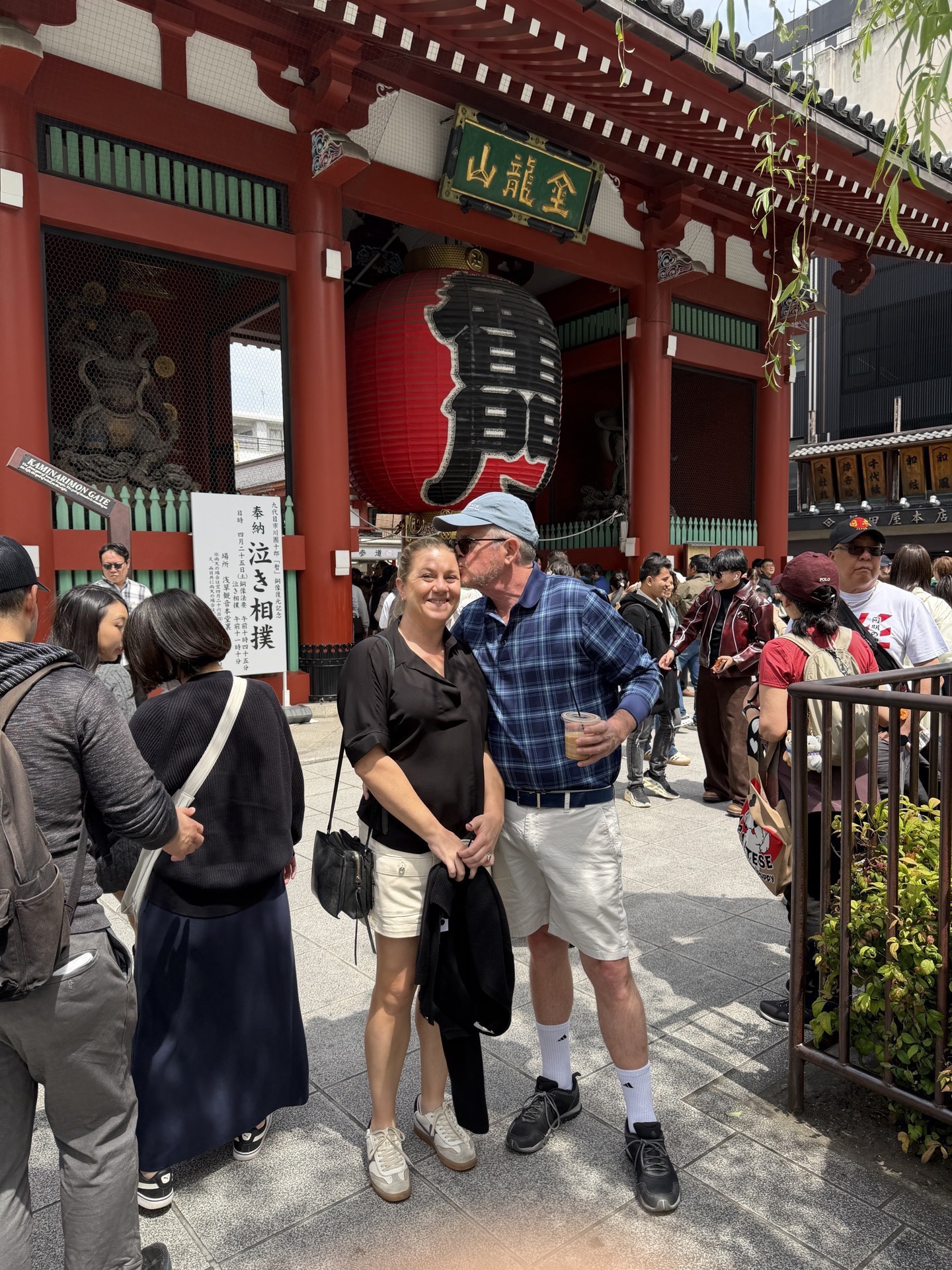 American couple at Kaminarimon